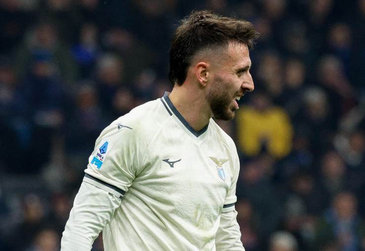 Mario Gila difensore della Lazio durante una partita di Serie A