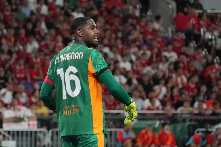 Mike Maignan portiere del Milan durante una partita