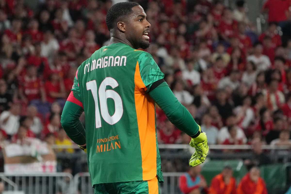 Mike Maignan portiere del Milan durante una partita