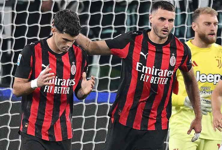 Pulisic e Santi Gimenez durante la partita Juventus-Milan di Serie A