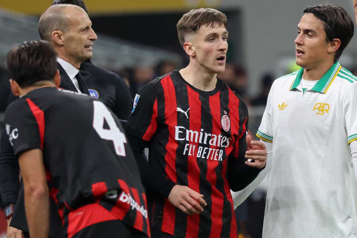 Massimiliano Allegri e Alexis Saelemaekers durante Milan-Roma