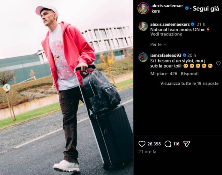 Alexis Saelemaekers all'arrivo nel ritiro della nazionale del Belgio