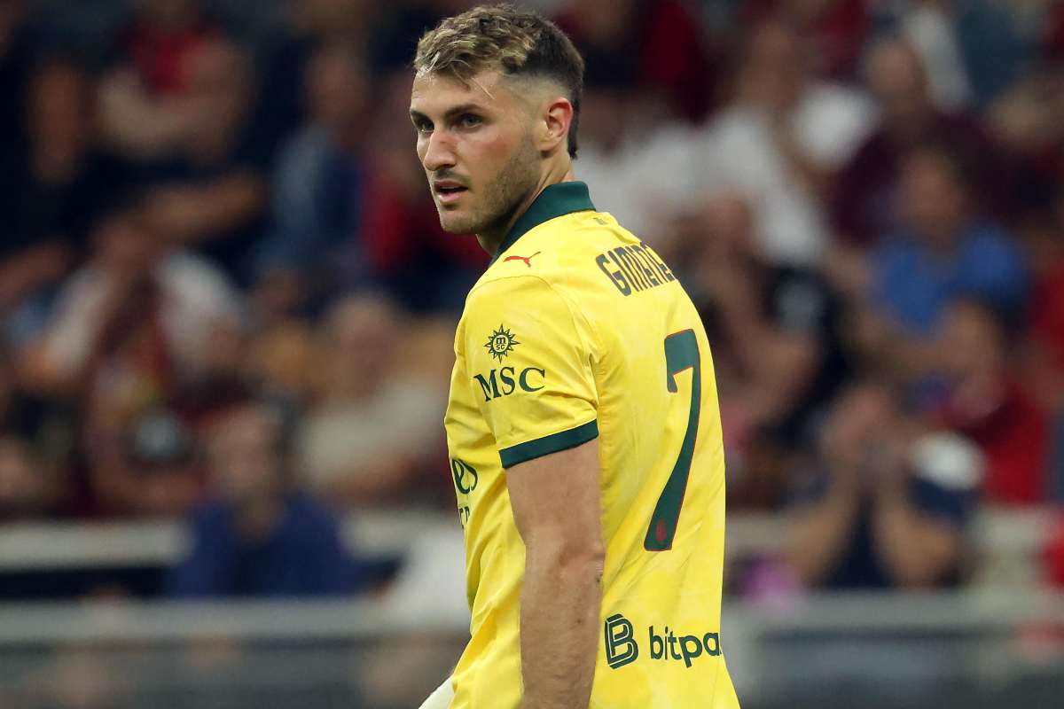 Santiago Gimenez attaccante del Milan durante una partita di Serie A a San Siro