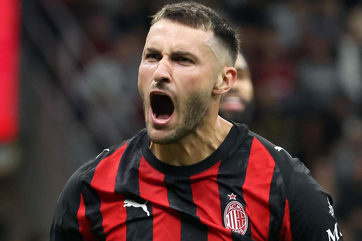 Santi Gimenez attaccante del Milan esulta dopo un gol segnato a San Siro