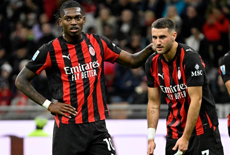 Santiago Gimenez e Rafael Leao calciatori del Milan durante una partita di Serie A