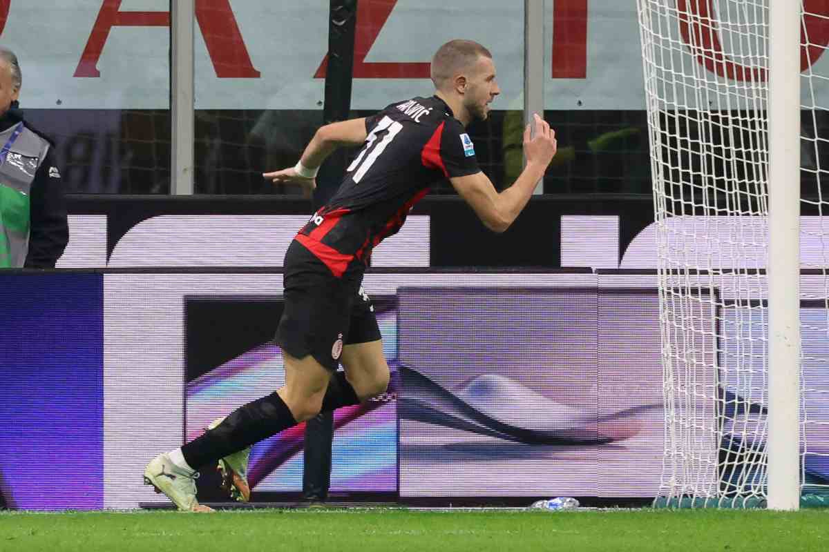 Pavlovic esulta dopo il gol in Milan-Roma