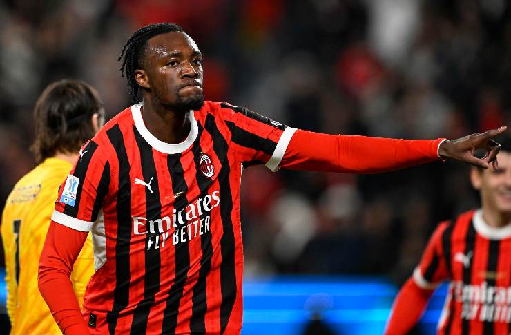 Tammy Abraham attaccante del Milan esulta dopo un gol all'Inter