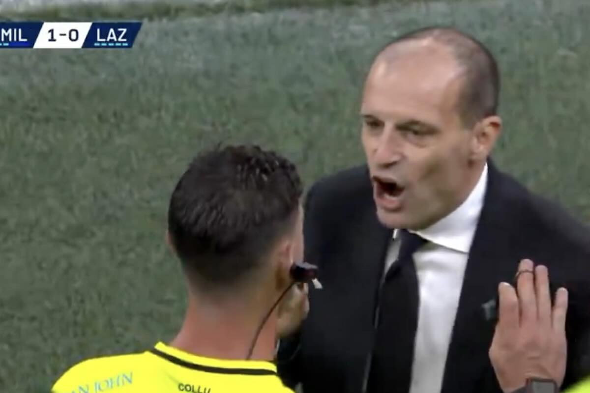 Allegri parla con l'arbitro Collu