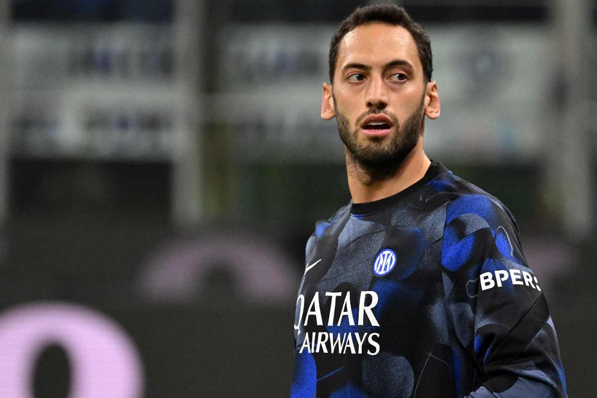 Calhanoglu durante il riscaldamento
