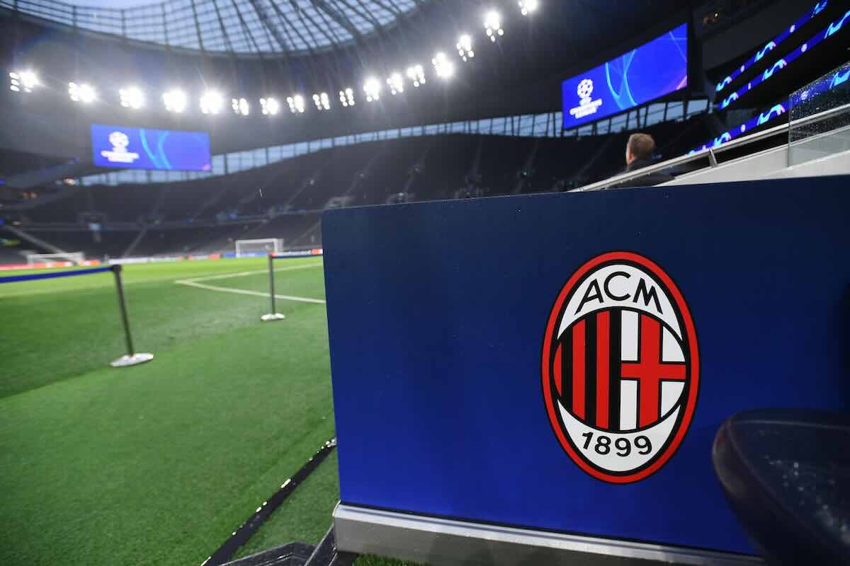 Logo del Milan su un tabellone