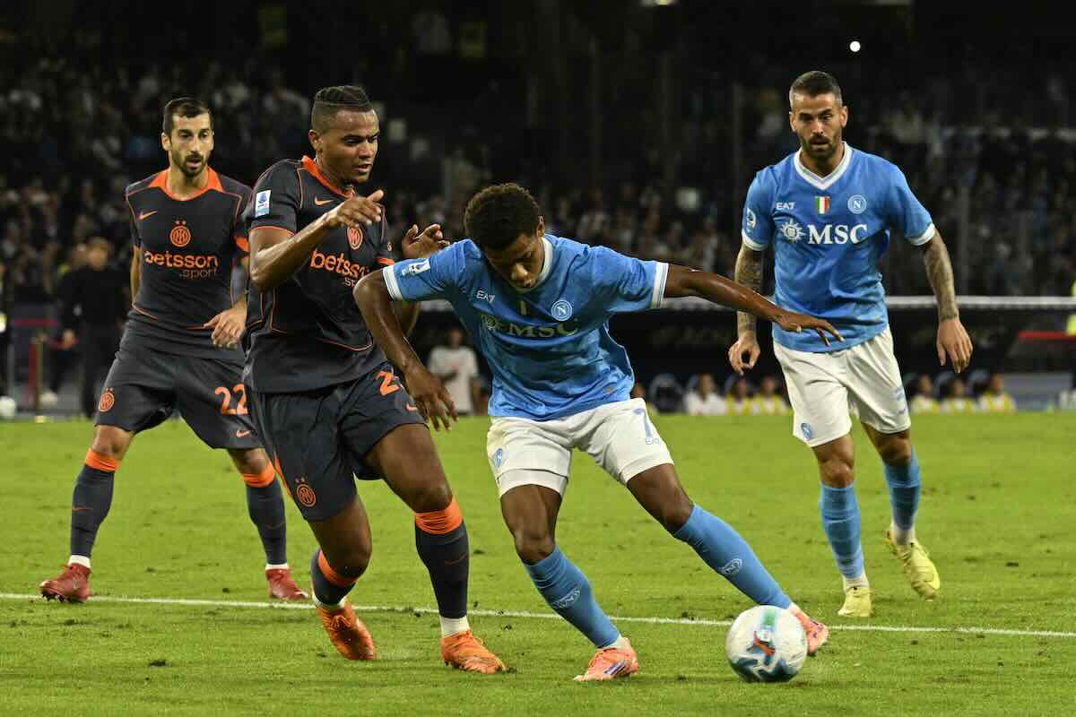 Neres con Akanji contro l'Inter