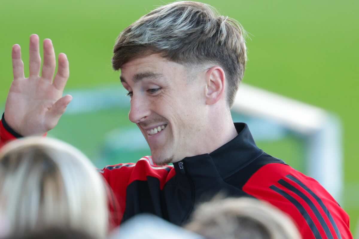 Saelemaekers con i tifosi