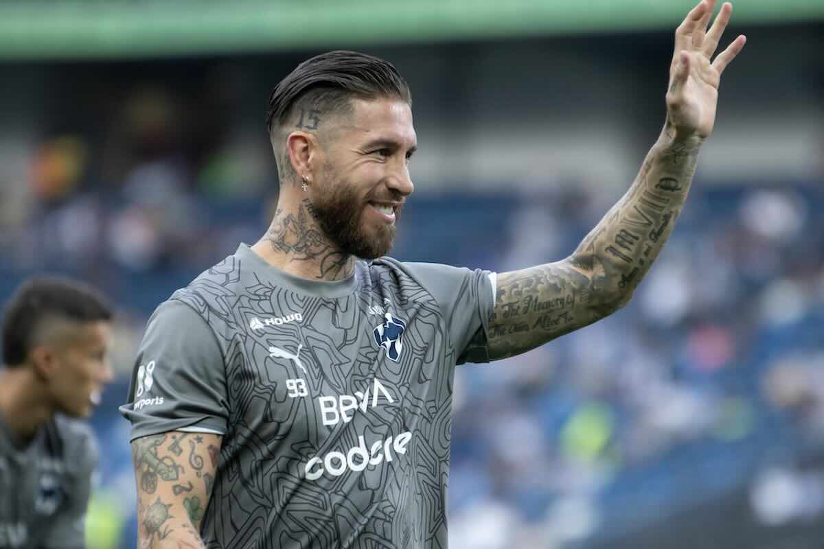 Sergio Ramos saluta