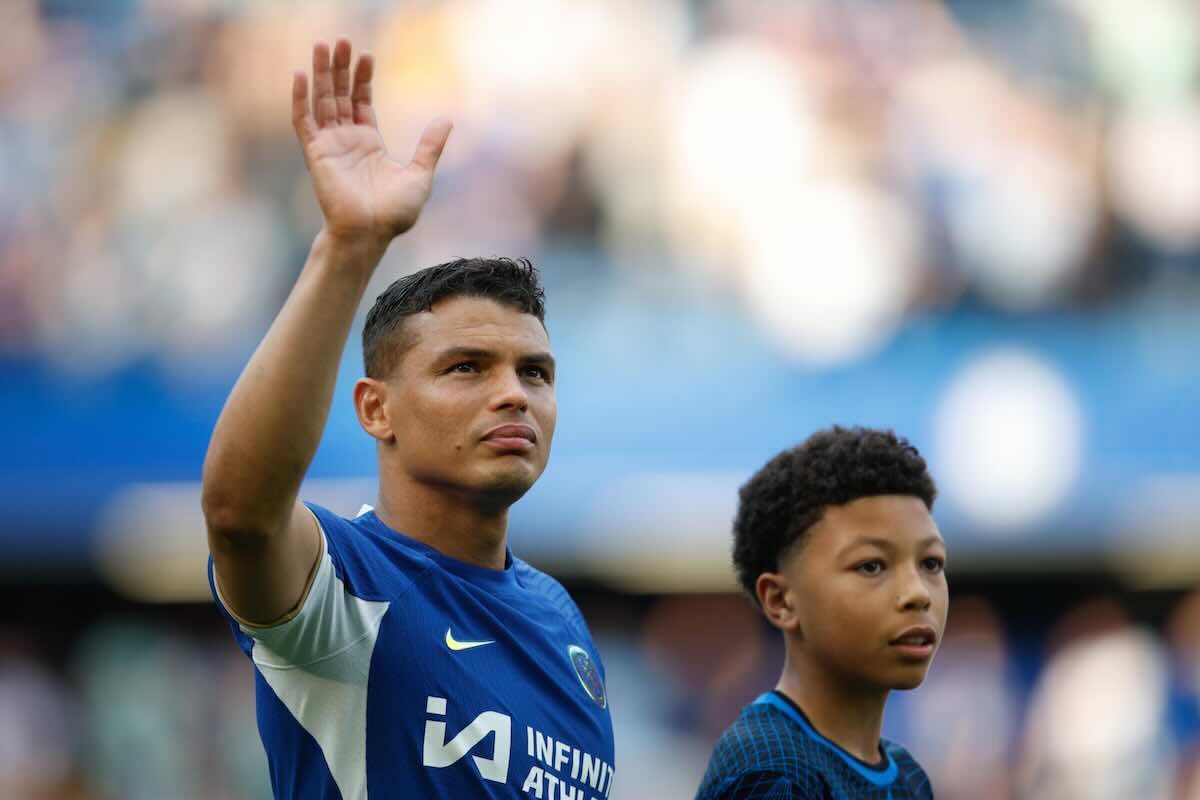 Thiago Silva saluta i tifosi