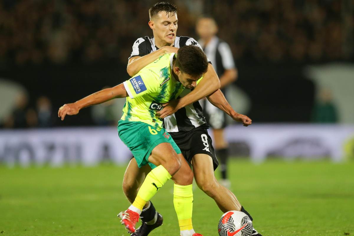 Andrej Kostic attaccante del Partizan Belgrado in azione