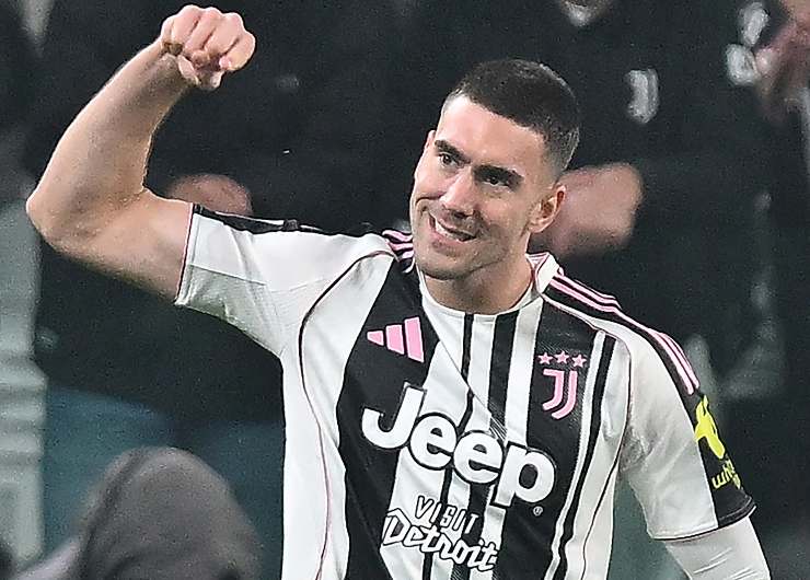 Dusan Vlahovic attaccante della Juventus esulta dopo un gol segnato