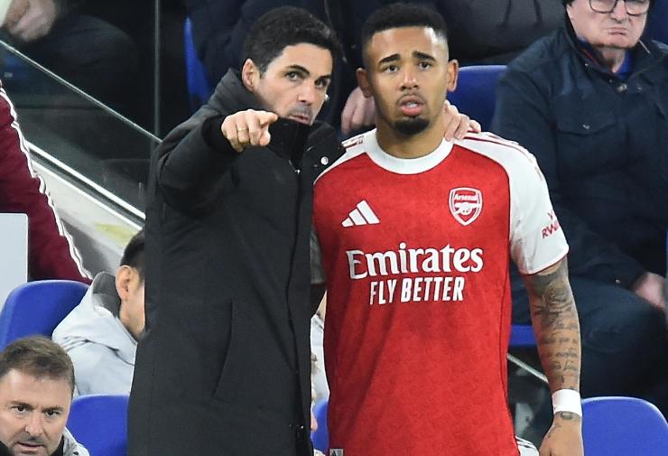Gabriel Jesus e Mikel Arteta durante una partita dell'Arsenal