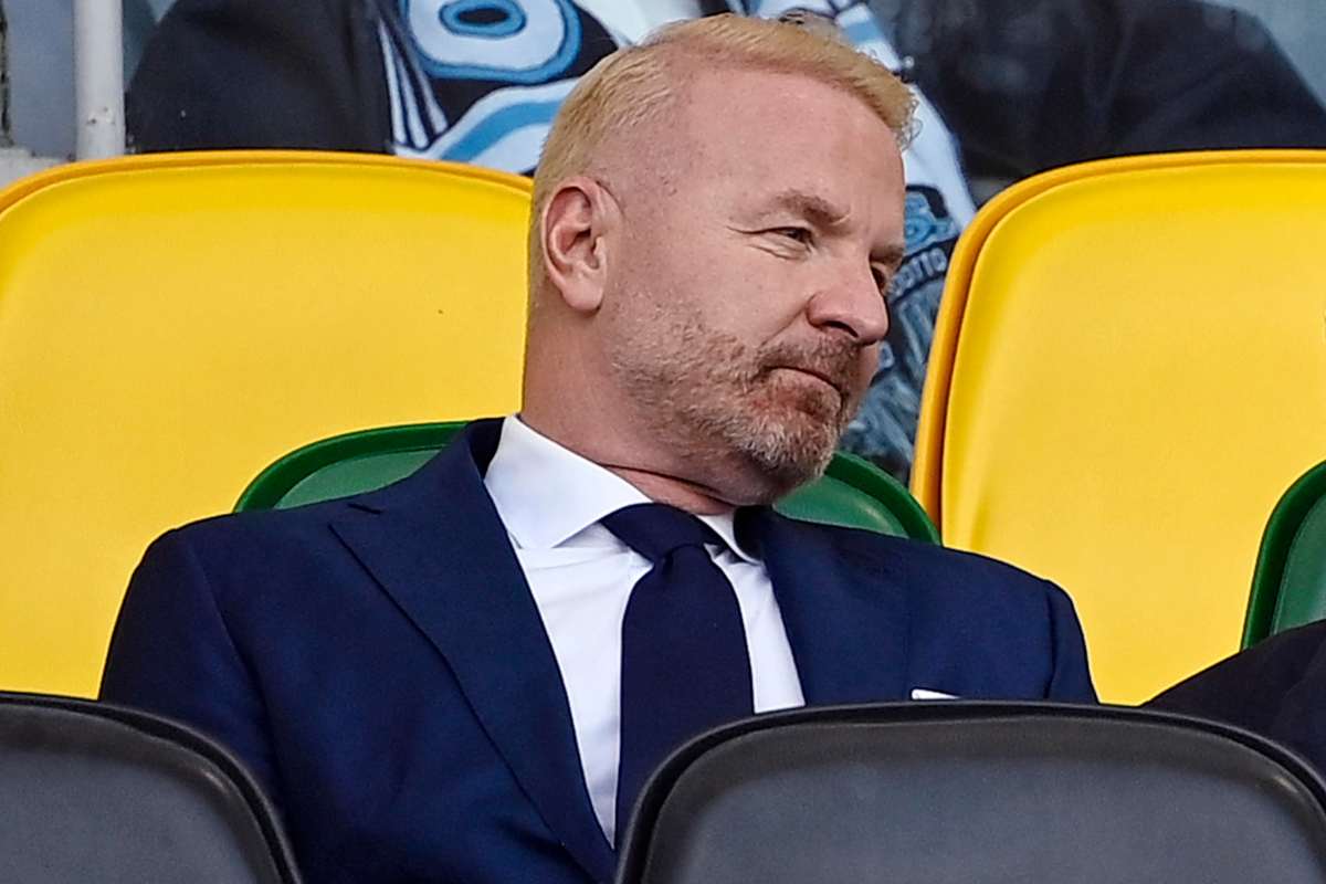 Igli Tare direttore sportivo del Milan seduto in tribuna durante una partita di Serie A