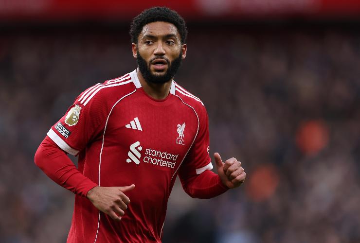 Joe Gomez difensore del Liverpool in azione durante una partita di Premier League