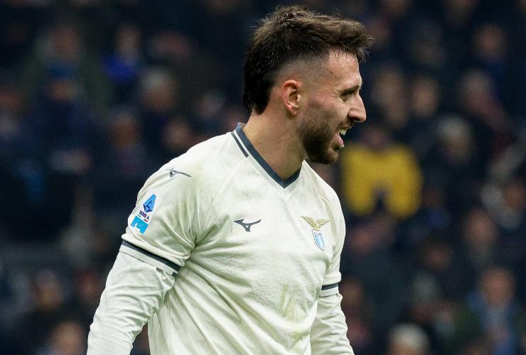 Mario Gila difensore della Lazio durante una partita di Serie A