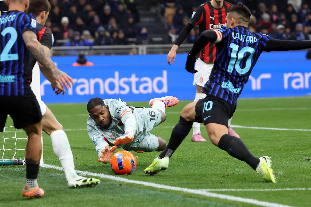 Maignan in azione nel derby