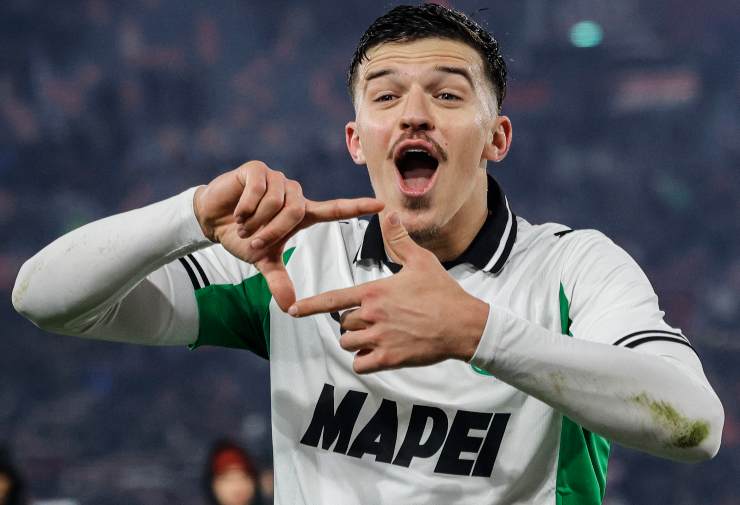 Muharemovic difensore del Sassuolo esulta dopo un gol realizzato in Serie A