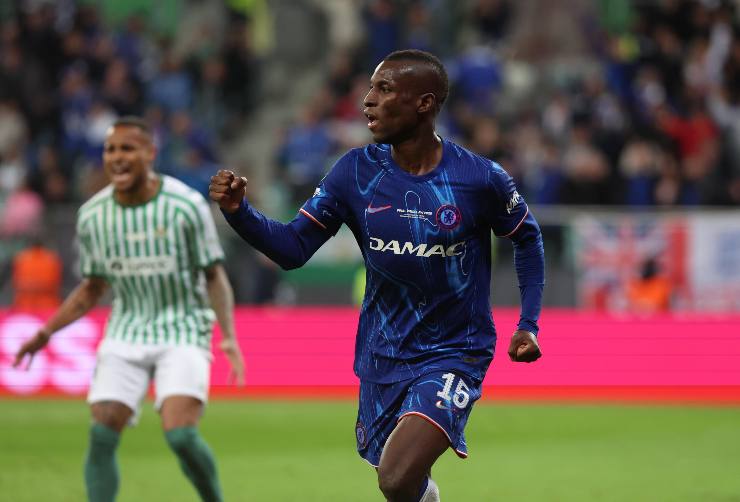 Nicolas Jackson esulta