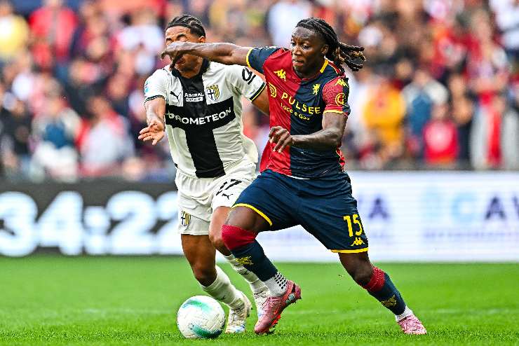 Norton-Cuffy calciatore del Genoa in azione durante una partita di Serie A