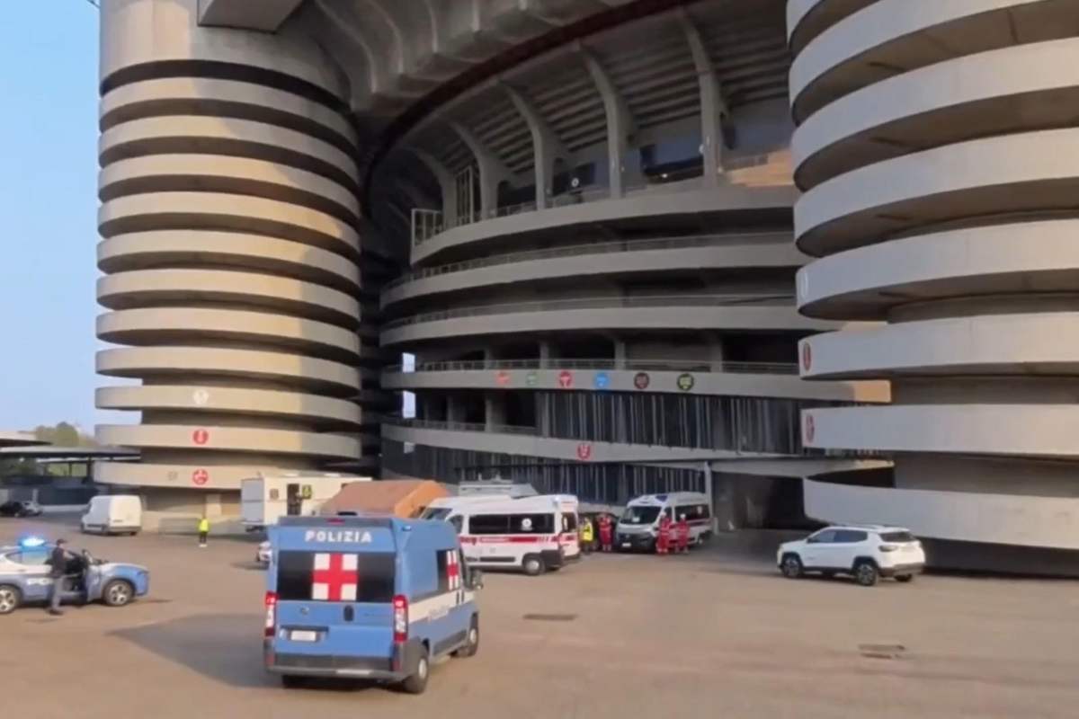 Stadio San Siro prima di Milan-Verona, presenti polizia e ambulanza dopo il malore avuto da un tifoso