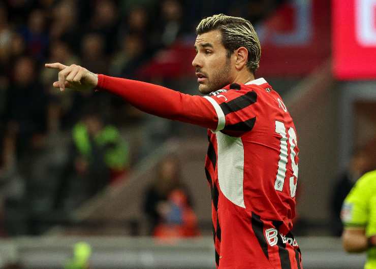 Theo Hernandez terzino dell'Al Hilal con la maglia del Milan durante una partita