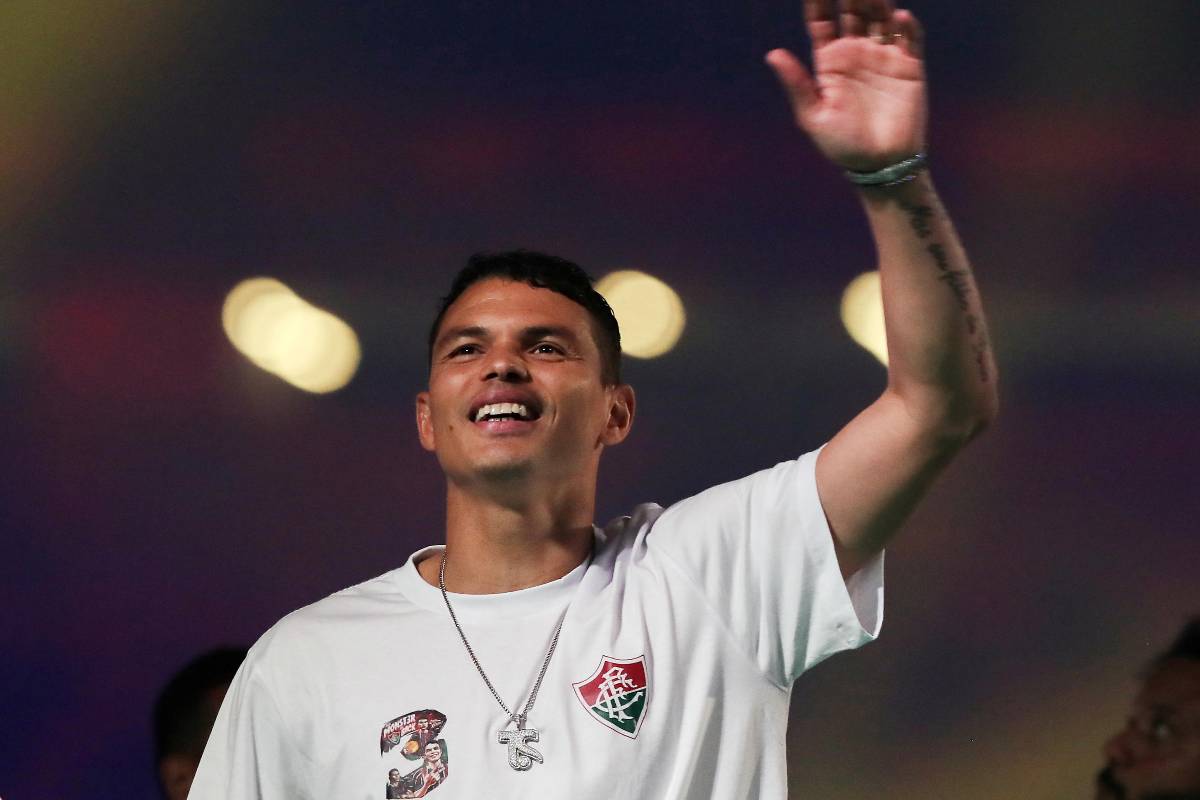 Thiago Silva difensore del Fluminense saluta i tifosi