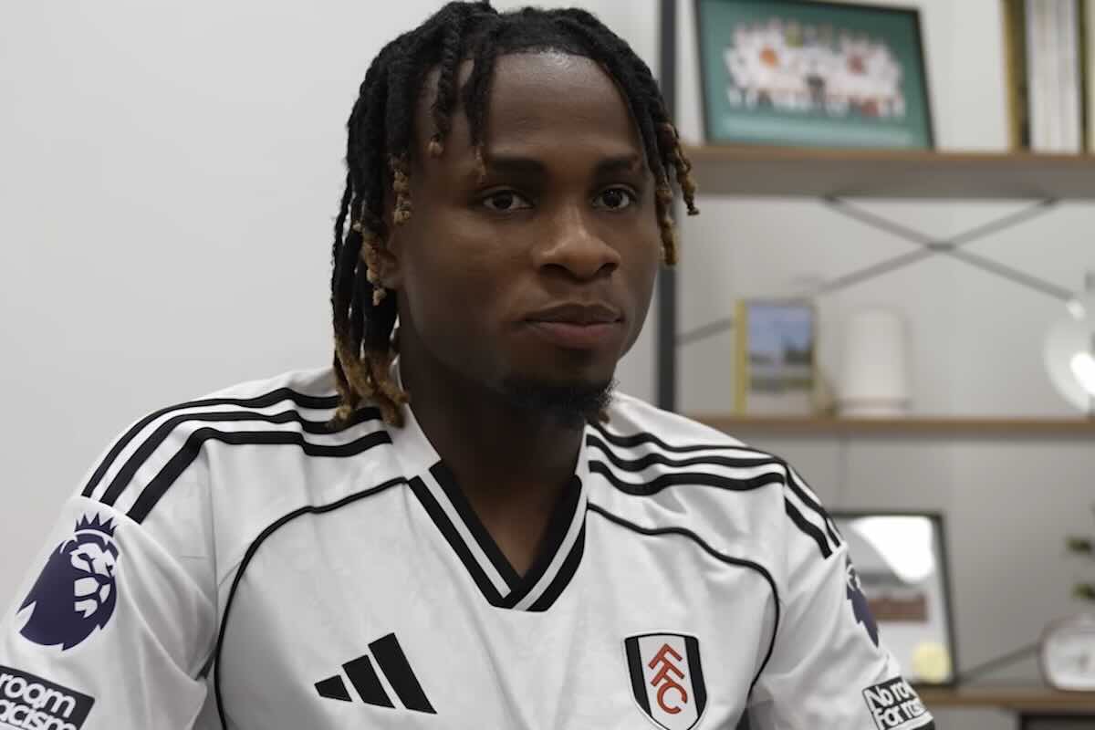 Chukwueze con la maglia del Fulham