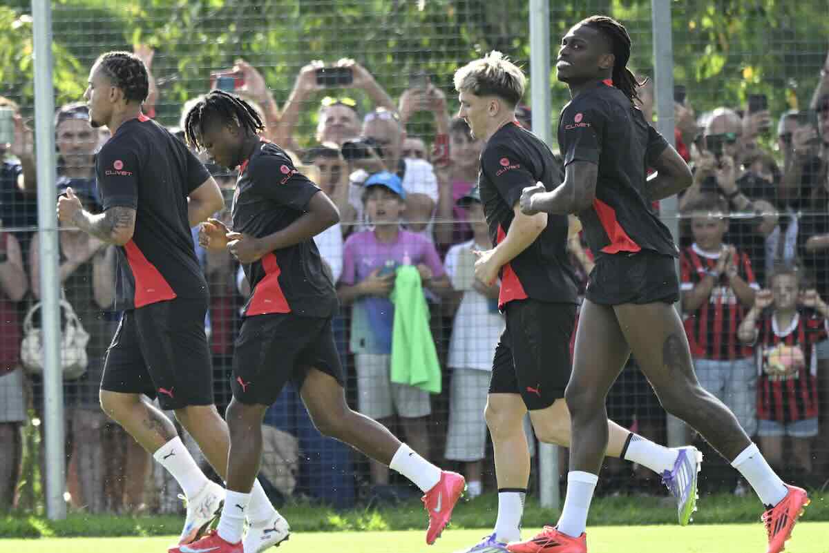 I giocatori del Milan si allenano a Milanello