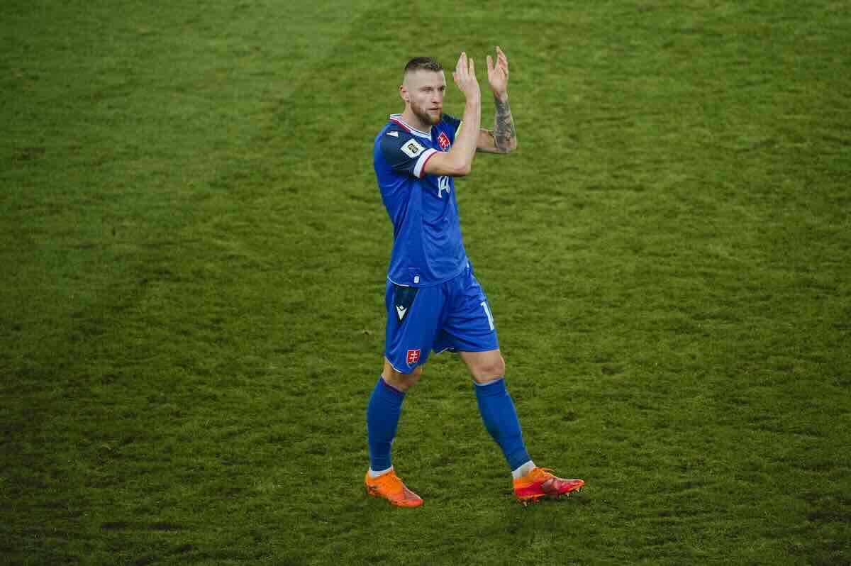 Skriniar applaude