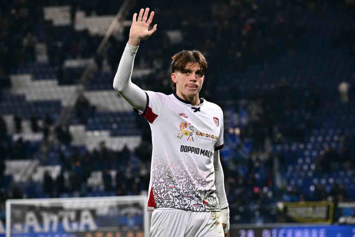 Palestra con la maglia del Cagliari