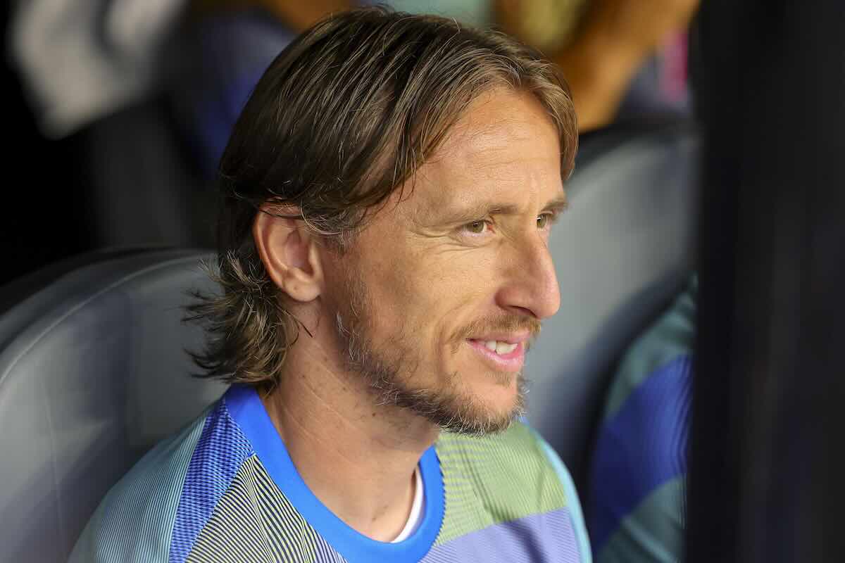 Modric sorridente in panchina