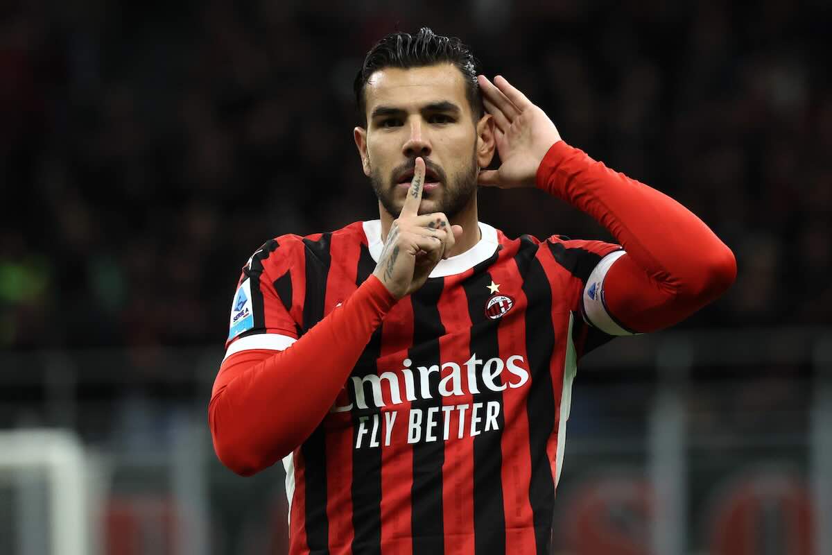 Theo Hernandez esulta