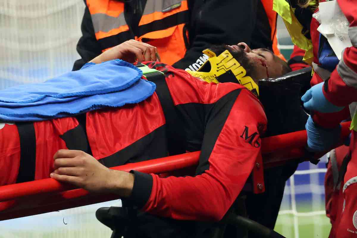 Loftus-Cheek in barella