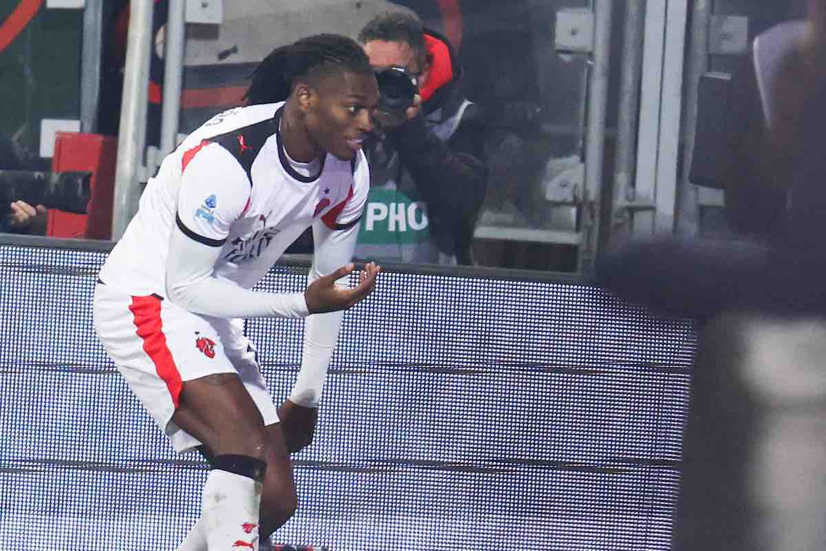 Leao con la maglia bianca