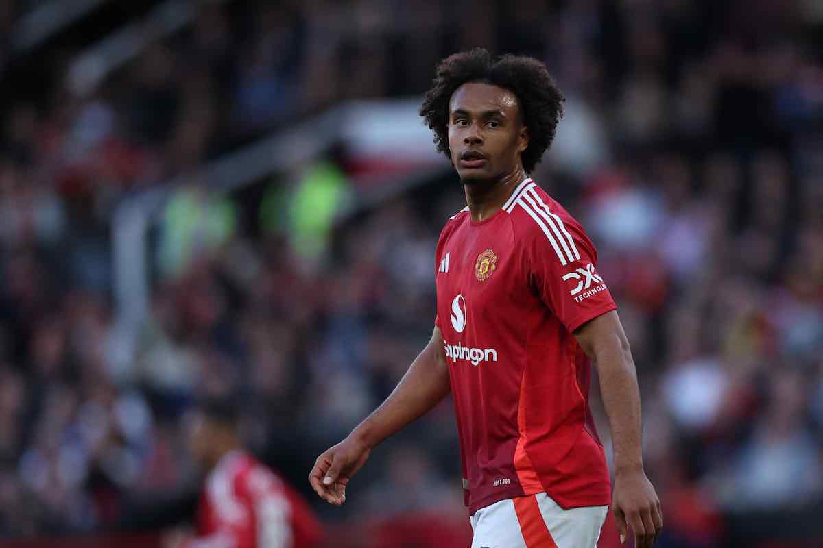 Joshua Zirkzee con la maglia del Manchester United